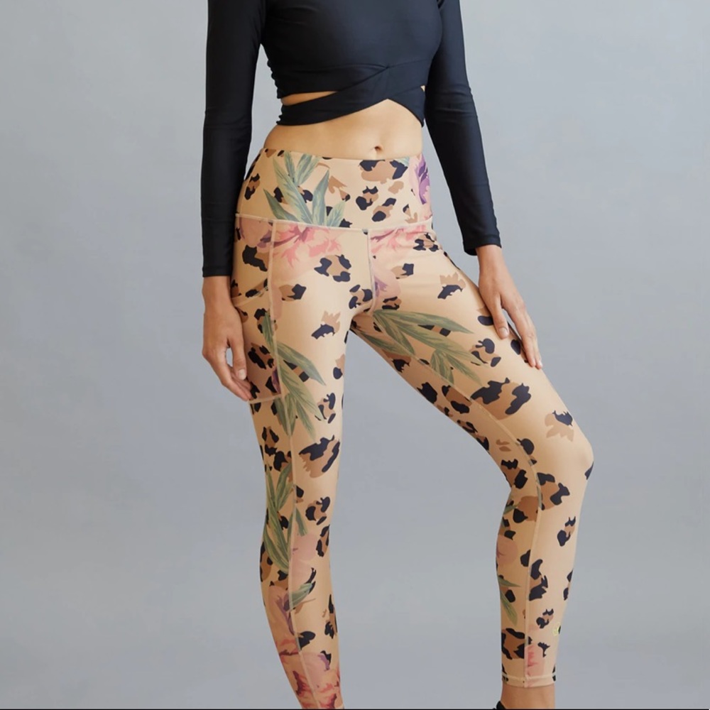 NWOT NALA LEGGING